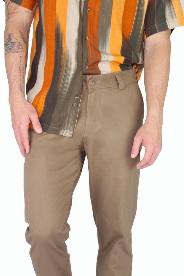Pantalón Color Camel De Algodón Slim Fit Stretch Para Hombre